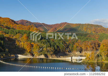 從日本青森縣中津輕郡的大川白神橋可以看到安門河和秋葉 112088202