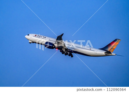 Haneda Airport at dusk, plane taking off, Ota Ward, Tokyo 112090364