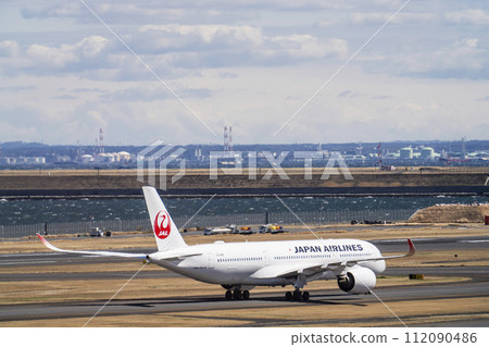 Scenery of Haneda Airport, airplane taxiing, Ota Ward, Tokyo Scenery of Haneda Airport, airplane taxiing, Ota Ward, Tokyo 112090486
