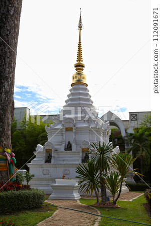 White pagoda at Vihara of Luang Pu Mun in Chiang Mai White pagoda at Vihara of Luang Pu Mun in Chiang Mai 112091671