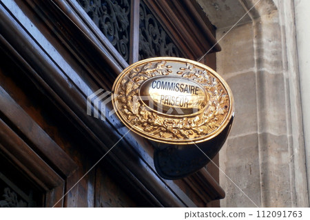 Commissaire priseur sign above an entrance door 112091763