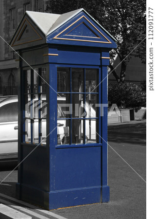 Color isolated blue sentry box in London Color isolated blue sentry box in London 112091777