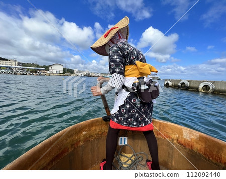 Female fisherman's head 112092440