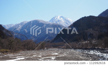 新雪的飛田明山 112092616