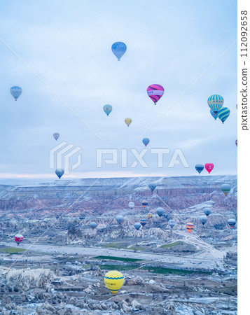 Scenery of balloons flying in Cappadocia in winter Turkey snow scene ③ Scenery of balloons flying in Cappadocia in winter Turkey snow scene ③ 112092658