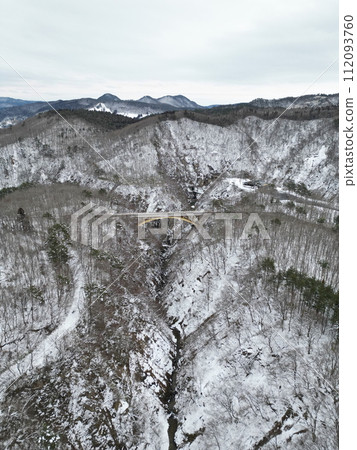 Aerial view of Naruko Gorge in midwinter with little snow 112093760