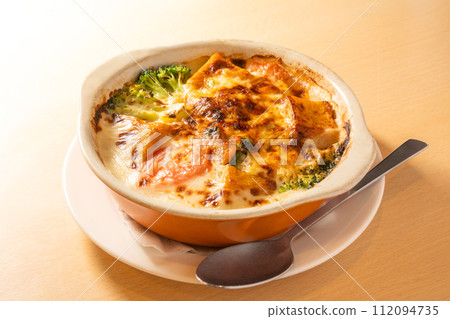 Doria (gratin) with plenty of vegetables 112094735