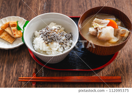 鹹海帶飯地瓜湯 112095375
