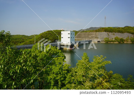 洞東水壩堤防和佃湖 112095493