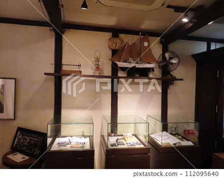 Jiro Shirasu 和 Masako Shirasu,Buaisou 的酒吧,他們搬進並終生熱愛的房子。 Jiro Shirasu 和 Masako Shirasu,Buaisou 的酒吧,他們搬進並終生熱愛的房子。 112095640