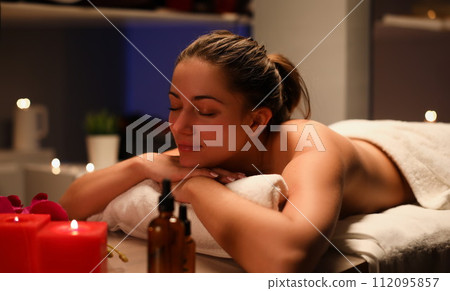 Client relaxing at masseur 112095857