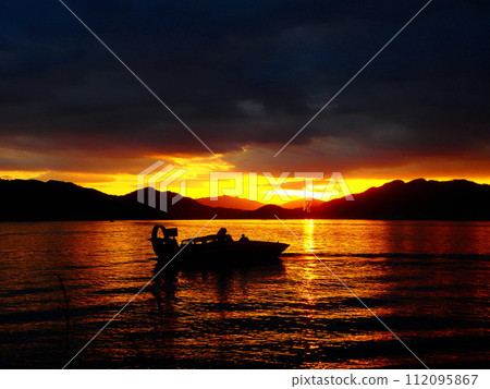 Evening view of the Aso Sea (Kyoto Prefecture) Evening view of the Aso Sea (Kyoto Prefecture) 112095867