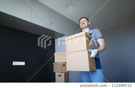 Foreman in protective gloves 112096532