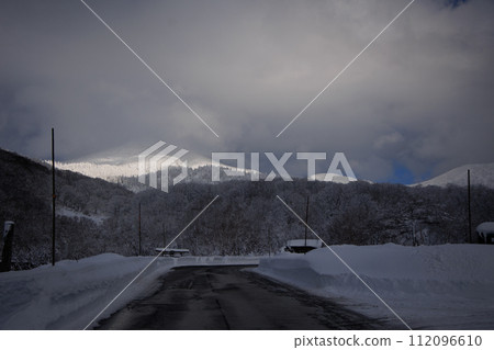Hakkoda mountain trail entrance in winter (Aomori Prefecture) Hakkoda mountain trail entrance in winter (Aomori Prefecture) 112096610