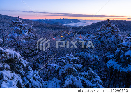 [靜岡縣] 霜凍森林的黎明，水塚公園越切裡塚展望台 112096750