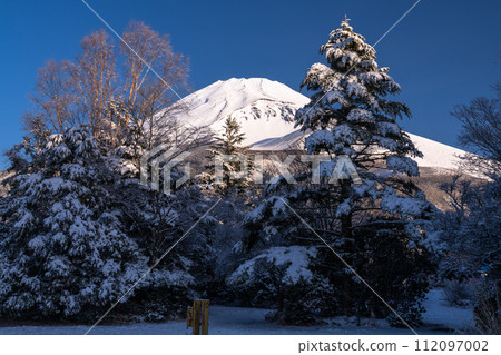 [靜岡縣] 黎明的富士山雪景和水塚公園 112097002