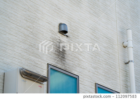 牆上的排氣口 牆上的排氣口 112097583