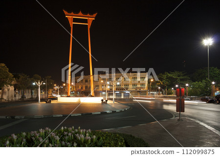 Giant Swing in Bangkok by night 112099875