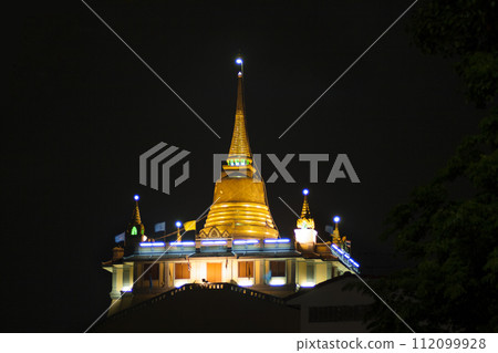 Wat Saket in Bangkok by night 112099928