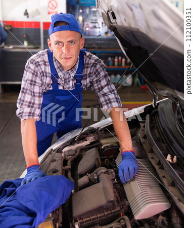 Mechanic technician working at service station 112100351