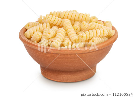 Italian spiral shaped pasta, Fusilli bucati macaroni in ceramic bowl, isolated on white background 112100584