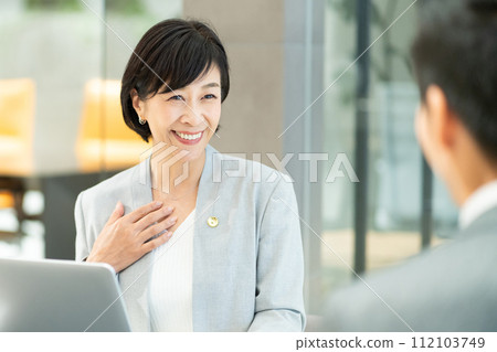律師事務所女律師 112103749