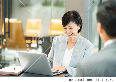 律師事務所女律師 112103750
