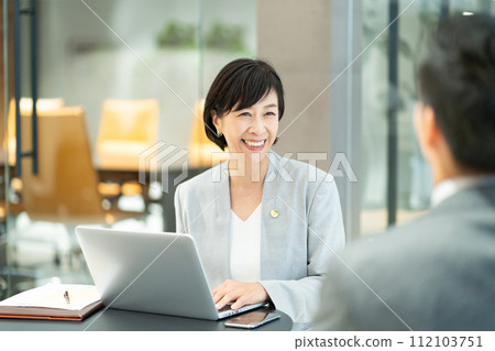 Female lawyer law firm 112103751