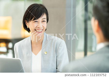 Female lawyer law firm 112103752