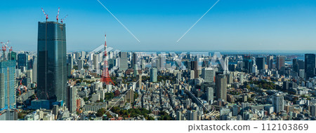 [Urban Scenery] Scenery of central Tokyo, Azabudai Hills and Tokyo Tower under construction during the day 112103869