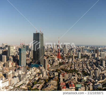 【都市風景】白天的東京市中心、麻布台之丘、建設中的東京鐵塔風景 【都市風景】白天的東京市中心、麻布台之丘、建設中的東京鐵塔風景 112103871