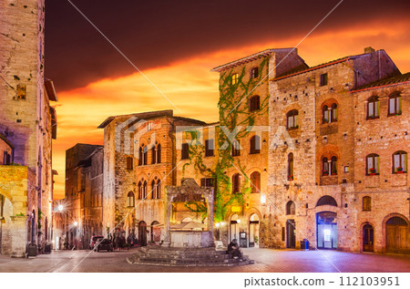 San Gimignano, Tuscany. Piazza della Cisterna in night, Italy travel landscape. 112103951