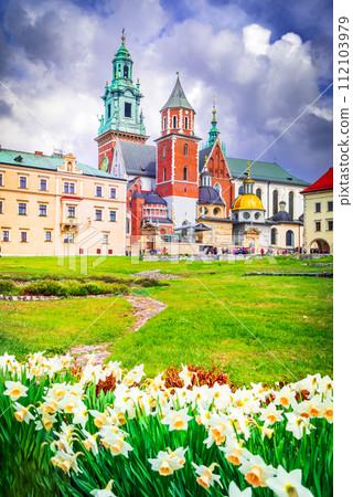 Krakow, Poland. Wawel Saint Wenceslaus Cathedral, springtime landscape 112103979