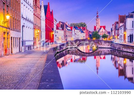 Bruges, Belgium - Flanders. Beatiful Spiegelrei Canal, famous in Brugge city. Bruges, Belgium - Flanders. Beatiful Spiegelrei Canal, famous in Brugge city. 112103990