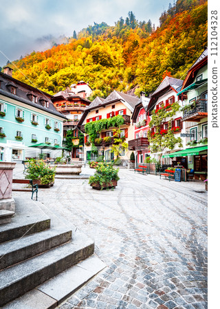 Hallstatt, Austria - Small scenic village in Dachstein Alps, Salzburg region. 112104328