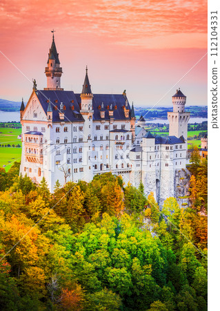 Neuschwanstein, Germany. Famous bavarian fairytale castle, autumn in Fussen, Bayern. 112104331
