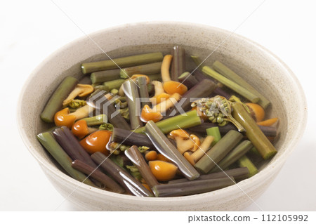 Warabi nameko boiled in water Warabi nameko boiled in water 112105992