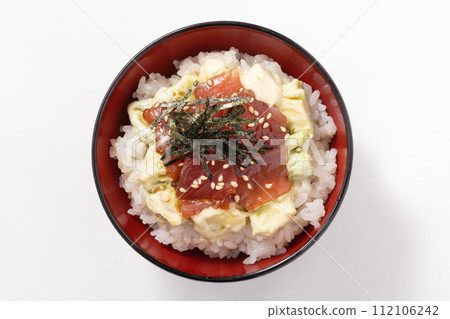 Avocado tuna bowl Avocado tuna bowl 112106242