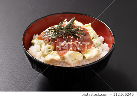 Avocado tuna bowl Avocado tuna bowl 112106246