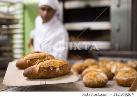 Freshly baked bread on peel in bakery 112109264
