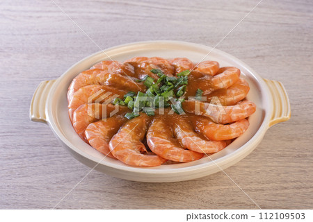 Garlic rice noodles with shrimps 112109503