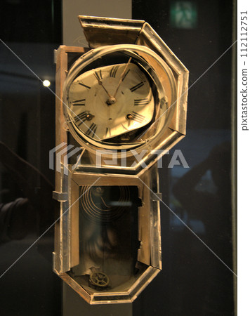 Exhibit at the Atomic Bomb Museum: A-bomb clock, Hirano-cho, Nagasaki City, Nagasaki Prefecture Exhibit at the Atomic Bomb Museum: A-bomb clock, Hirano-cho, Nagasaki City, Nagasaki Prefecture 112112751