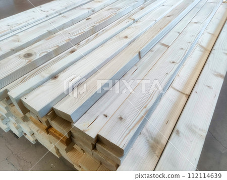 Square timbers used in the two-by-four construction method (two-by-four timbers) 112114639