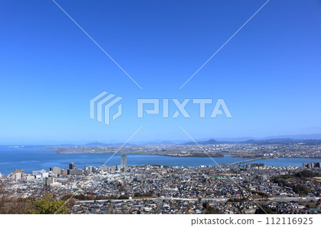 從池之內展望台眺望琵琶湖對面的大津市、草津市、守山市 112116925