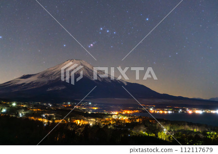【山梨縣】富士山、星空、山中湖全景平台 【山梨縣】富士山、星空、山中湖全景平台 112117679