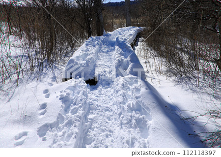 Senjogahara in winter with snow 112118397