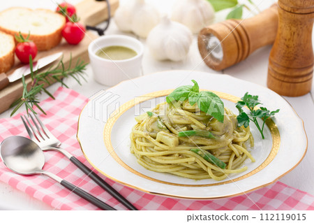 Bright green pasta with Genovese basil Bright green pasta with Genovese basil 112119015