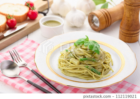 Bright green pasta with Genovese basil Bright green pasta with Genovese basil 112119021