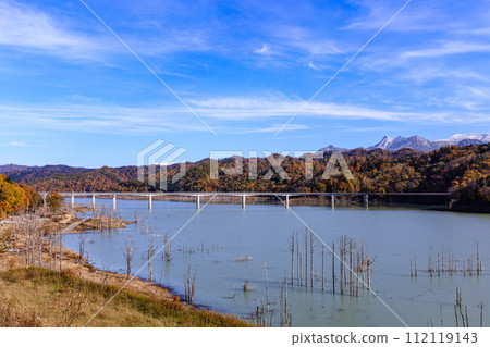 Yubari City, Hokkaido, autumn leaves at Mt. Yubari and Lake Shuparo covered in light snow [October] 112119143