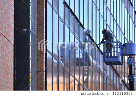 Construction site: Sealing work performed using an aerial work vehicle 112119331